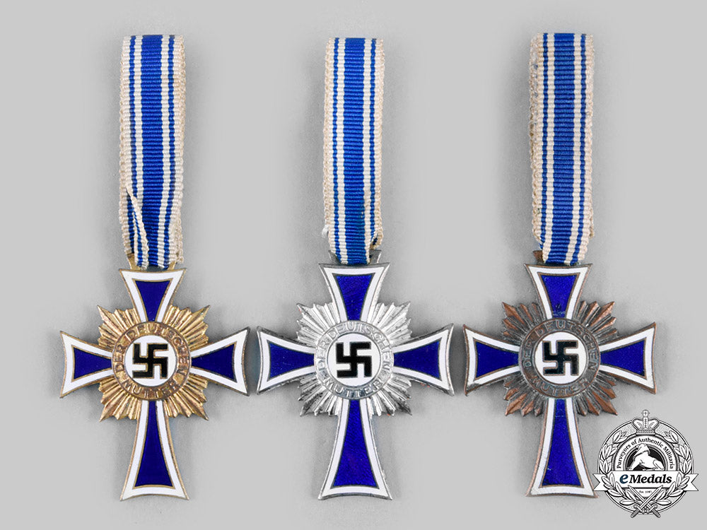 germany,_third_reich._a_lot_of_honour_crosses_of_the_german_mother,_all_grades_c20170_emd8112_1_1
