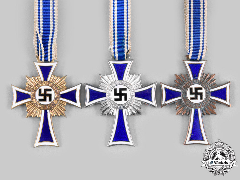 germany,_third_reich._a_lot_of_honour_crosses_of_the_german_mother,_all_grades_c20171_emd8114_1_1