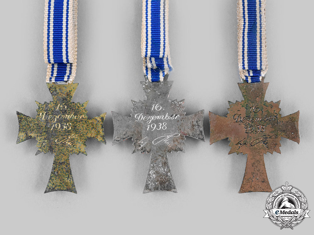germany,_third_reich._a_lot_of_honour_crosses_of_the_german_mother,_all_grades_c20172_emd8120_1_1