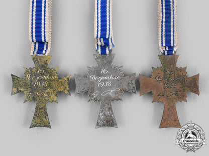 germany,_third_reich._a_lot_of_honour_crosses_of_the_german_mother,_all_grades_c20172_emd8120_1_1