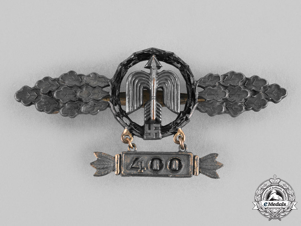 germany,_luftwaffe._a_short-_range_night_fighter_squadron_clasp,_gold_grade_with400_hanger_c20179_emd2011