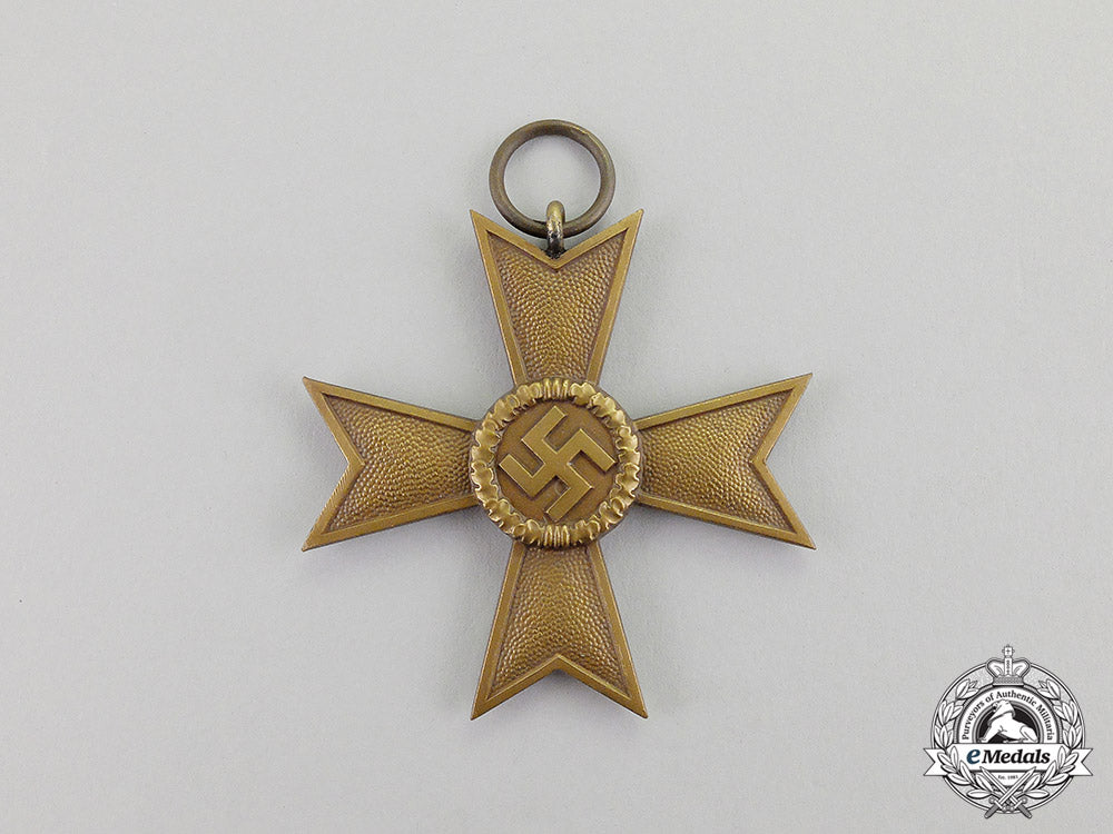 germany._an_unissued_third_reich_period_war_merit_cross_second_class_without_swords_by_deschler_c2017_000391