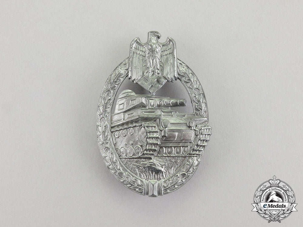 germany._a_mint_and_unissued_silver_grade_tank_badge_by_hermann_aurich_c2017_001187