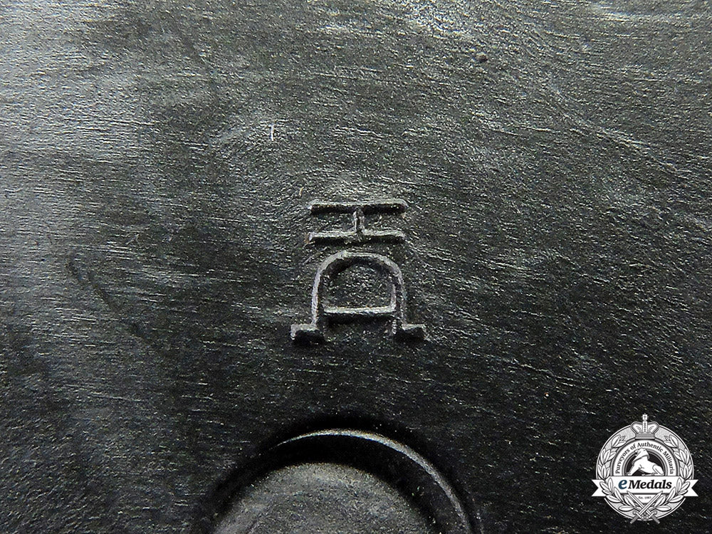 germany._a_mint_and_unissued_silver_grade_tank_badge_by_hermann_aurich_c2017_001197