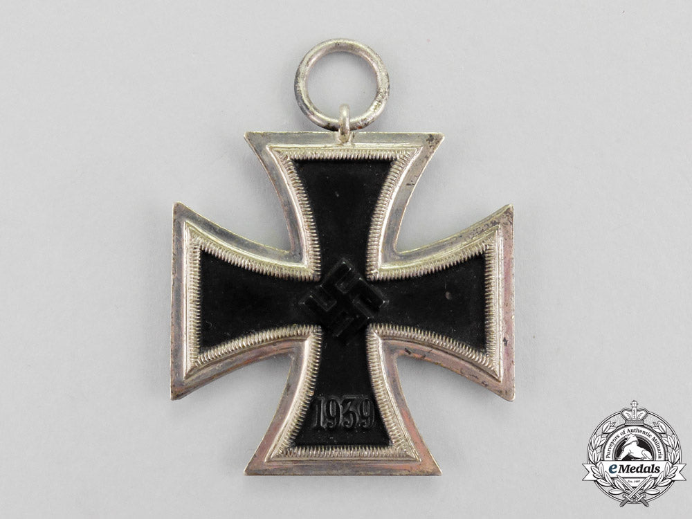germany._an_iron_cross1939_second_class_with_boutonniere_by_julius_maurer_of_oberstein_c2017_001210
