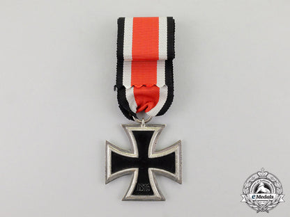 germany._an_iron_cross1939_second_class_with_boutonniere_by_julius_maurer_of_oberstein_c2017_001213-recovered