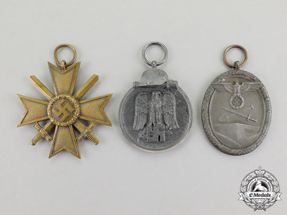 germany._three_third_reich_period_medals,_awards,_and_decorations_c2017_001235_2