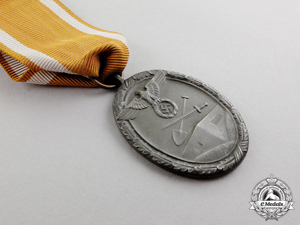 germany._three_third_reich_period_medals,_awards,_and_decorations_c2017_001241_2