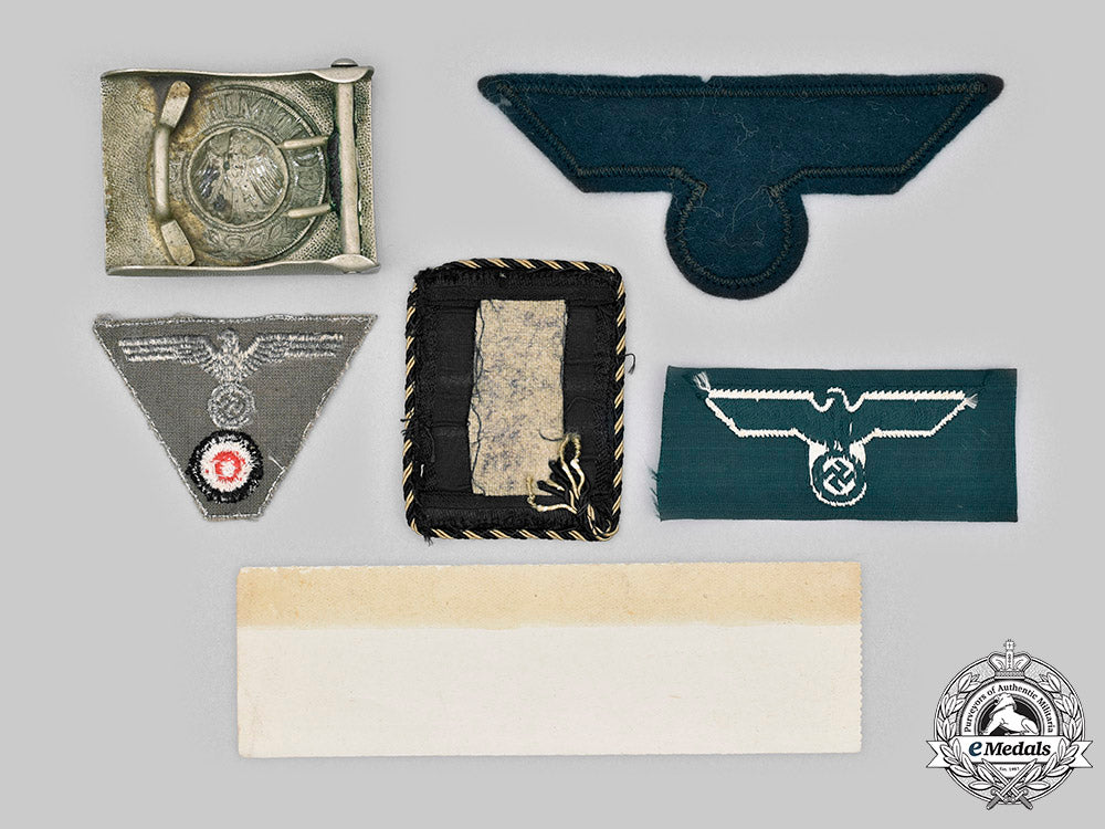 germany._a_lot_of_uniform_accessories_and_insignia_c2020_019_mnc8512_1