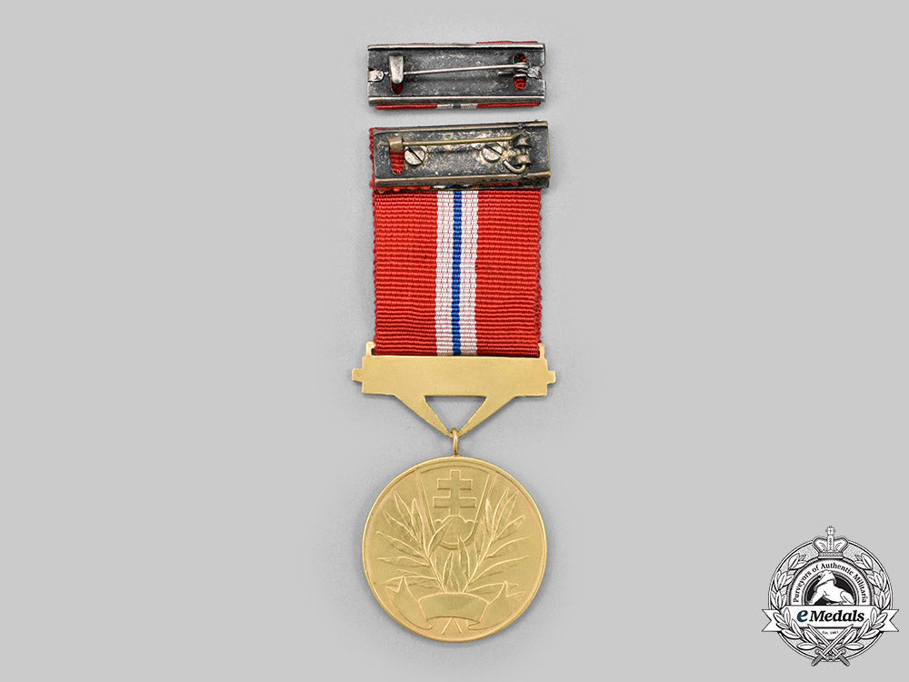 slovakia,_republic._a_medal_of_bravery,_i_class_gold_grade,_c.1040_c2020_065_mnc1305