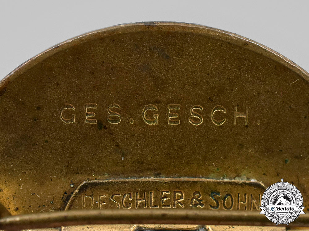 germany,_nsdap._a_golden_party_badge,_large_version,_by_deschler&_sohn_c2020_067_mnc0699_1