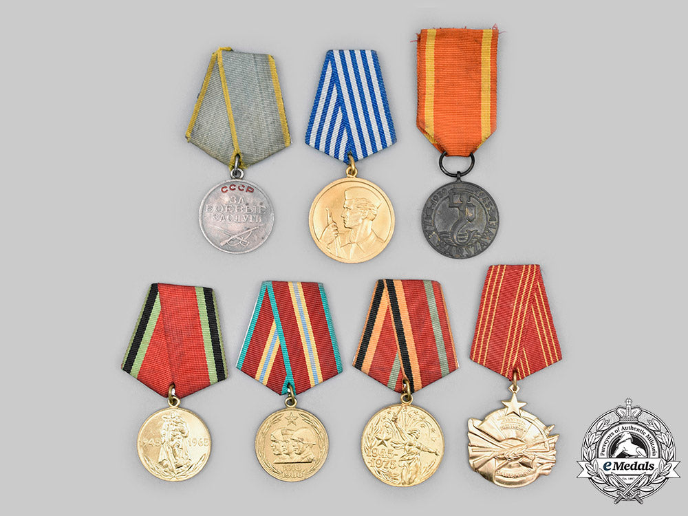 poland,_russia,_yugoslavia._a_lot_of_medals&_decorations_c2020_075_mnc7599_1