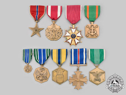 united_states._a_lot_of_eight_medals_with_cases_c2020_087_mnc8775