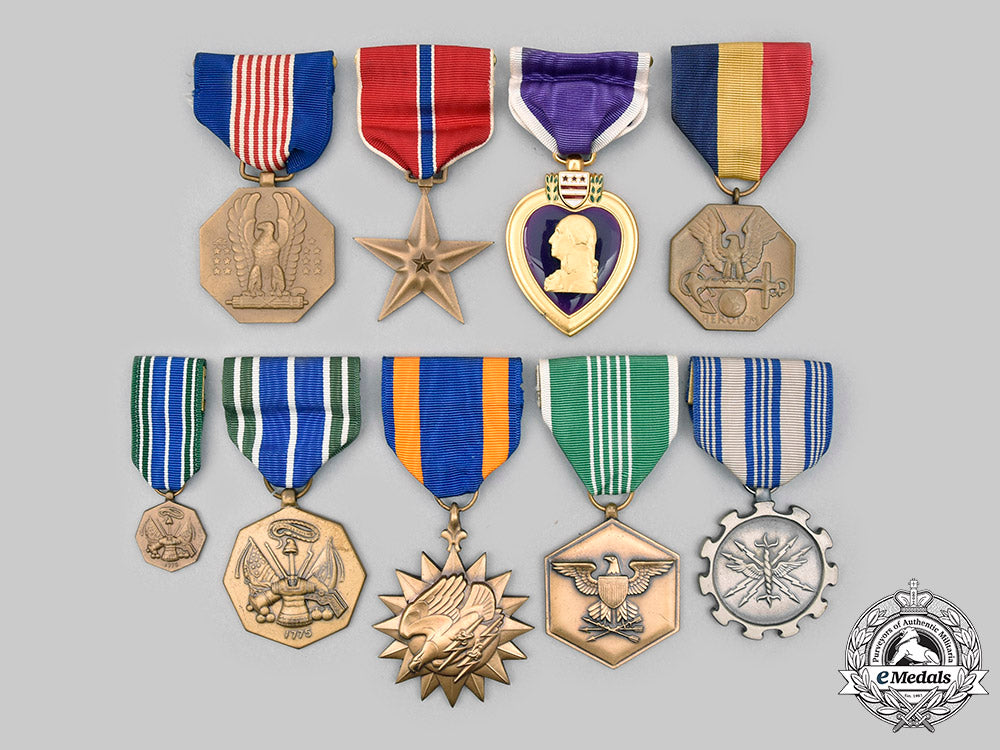 united_states._a_lot_of_eight_medals_with_cases_c2020_095_mnc8740