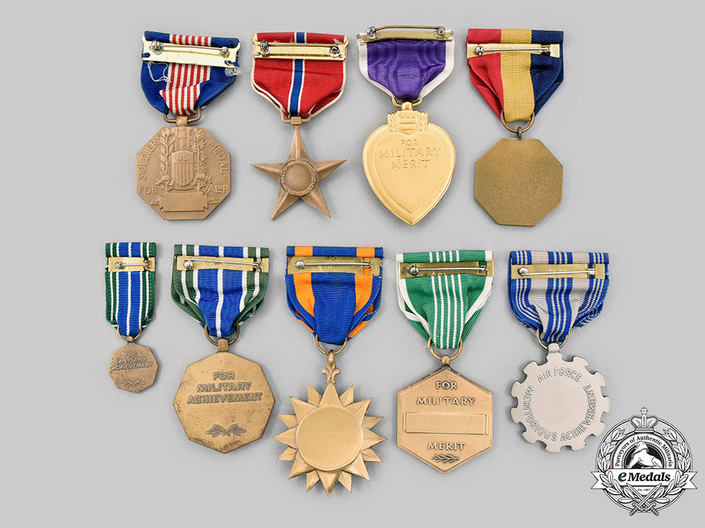 united_states._a_lot_of_eight_medals_with_cases_c2020_096_mnc8744