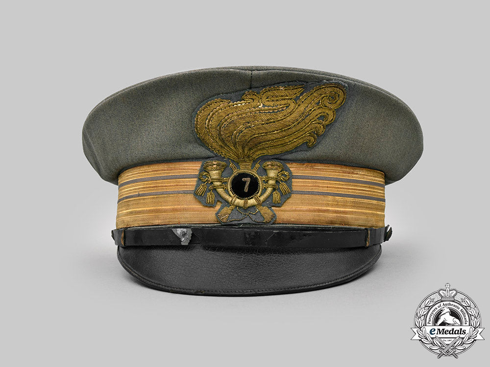 italy,_facist_state._a7_th_regiment_bersaglieri_officer's_visor_cap,_c.1940_c2020_098_mnc4849