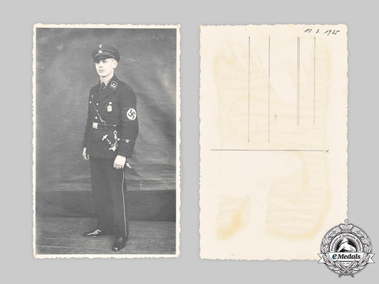 germany,_ss._a_studio_portrait_of_an_allgemeine_ss_scharführer_c2020_152_mnc5037