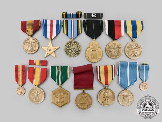 united_states._a_lot_of_thirteen_medals_c2020_176_mnc8835_1