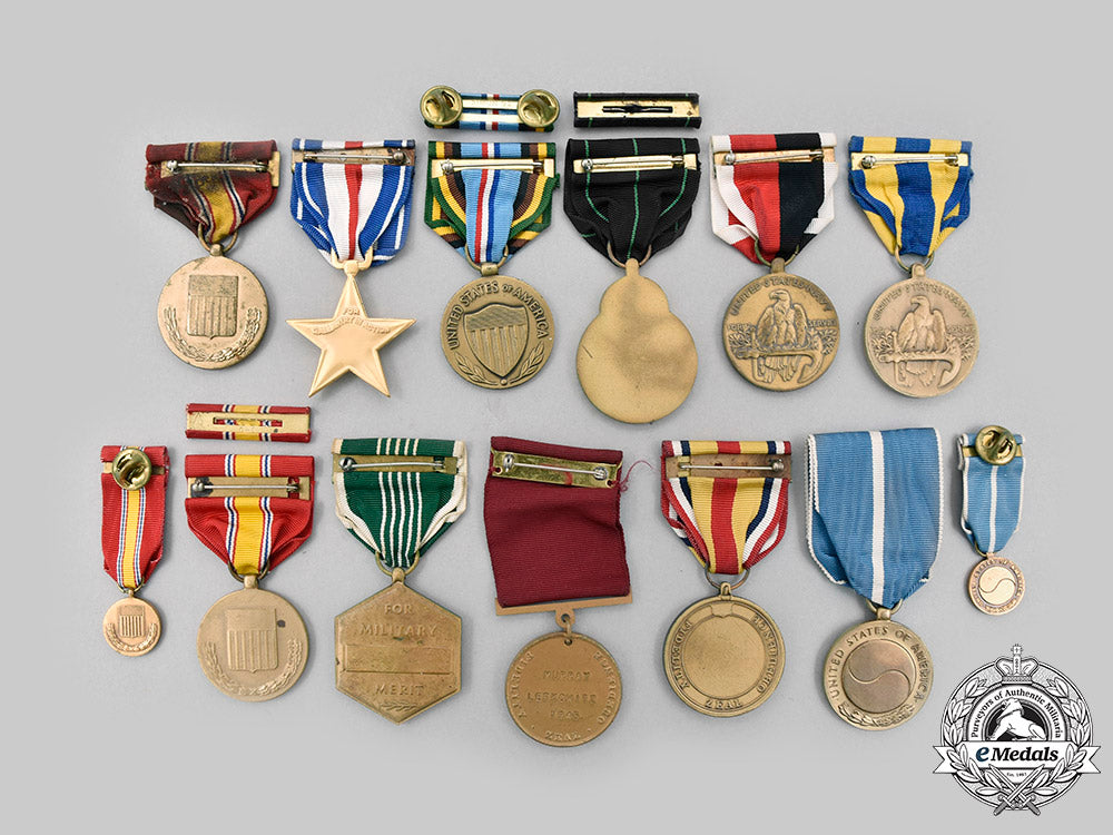 united_states._a_lot_of_thirteen_medals_c2020_177_mnc8837_1