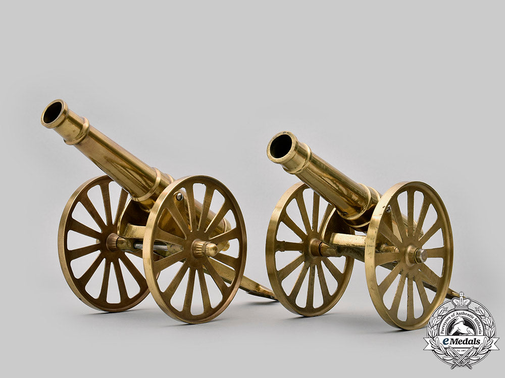 united_states._a_pair_of_mid20_th_century_large_brass_desk_cannons_c2020_191_mnc8718_1_1