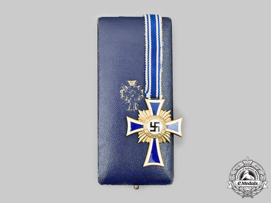 germany,_third_reich._an_honour_cross_of_the_german_mother,_gold_grade_with_case,_by_robert_hauschild_c2020_210_mnc4655_1