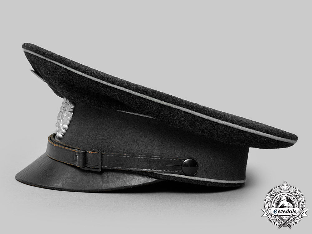 germany,_drk._a_red_cross_official’s_visor_cap_c2020_261_mnc9712