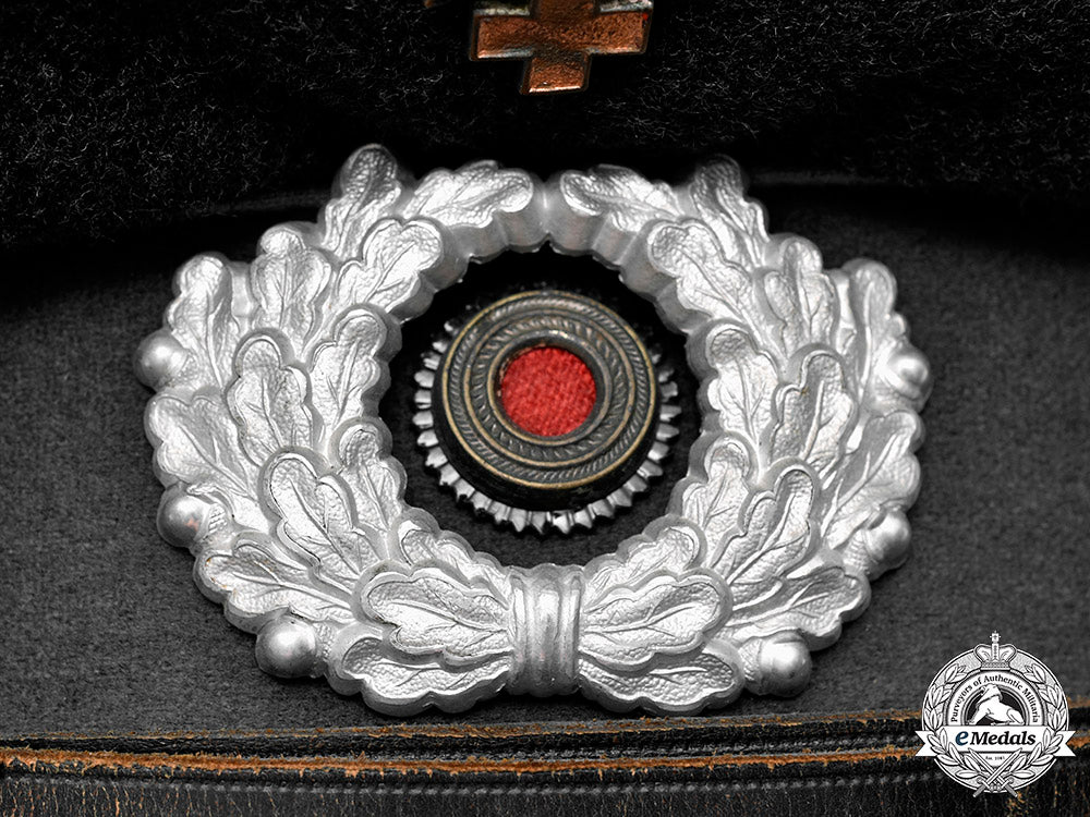 germany,_drk._a_red_cross_official’s_visor_cap_c2020_263_mnc9716