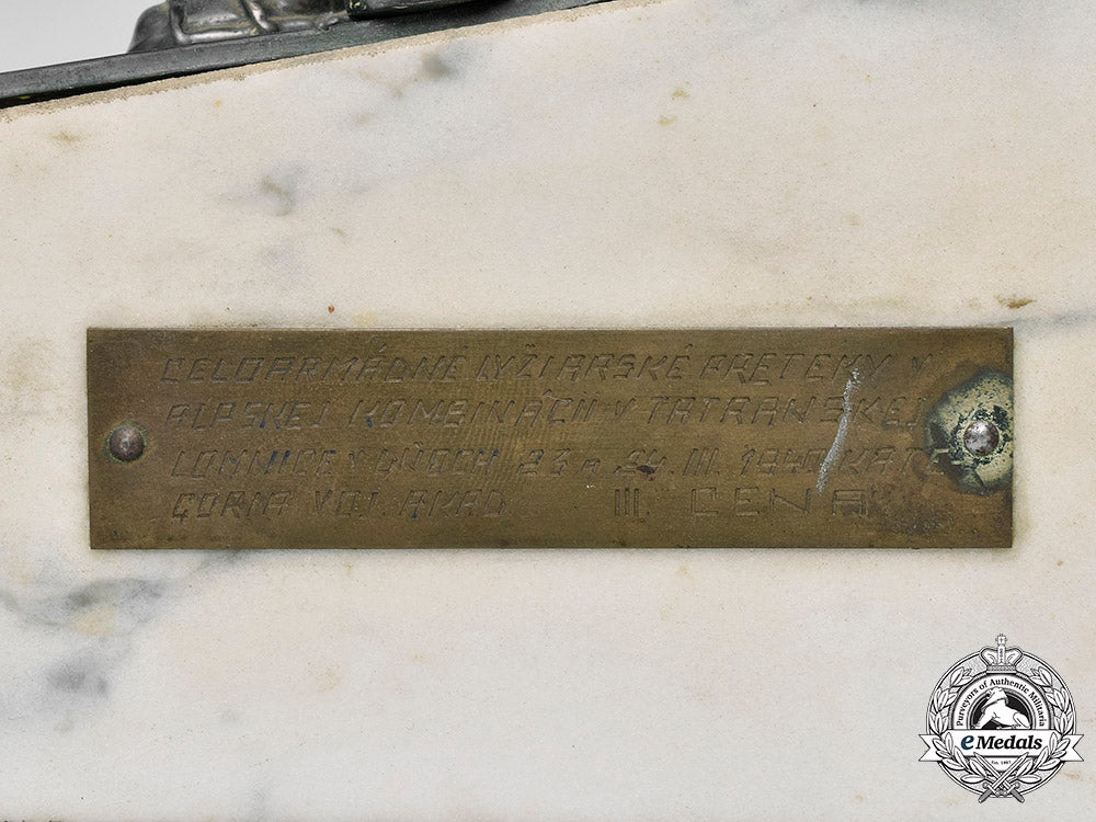 slovakia._i_republic._a1940_downhill_ski_victor’s_trophy,_with_goggles_c2020_290_mnc9037_1
