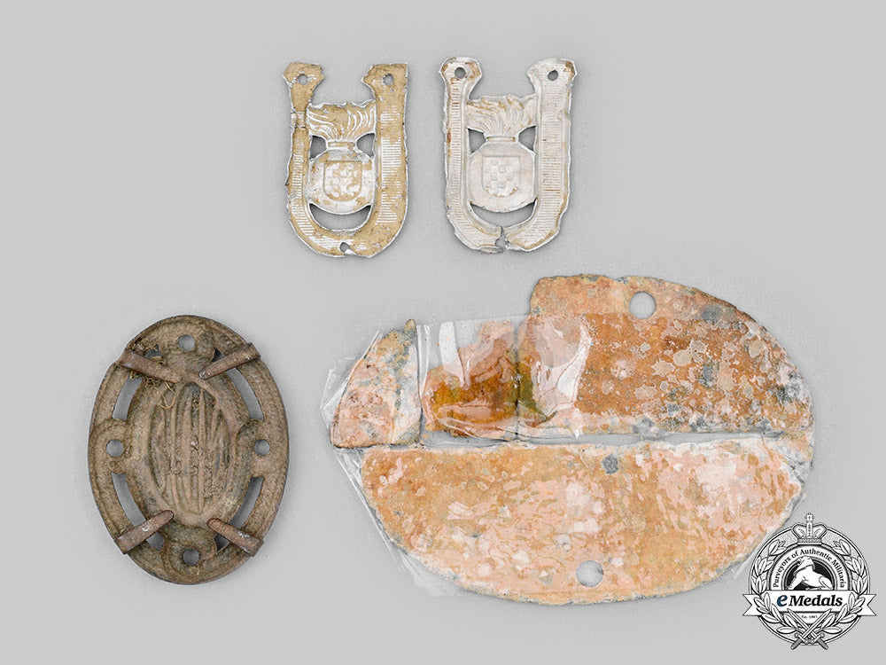 croatia,_independent_state._a_lot_of_badges_and_identification_tags_c2020_305_mnc2559_1