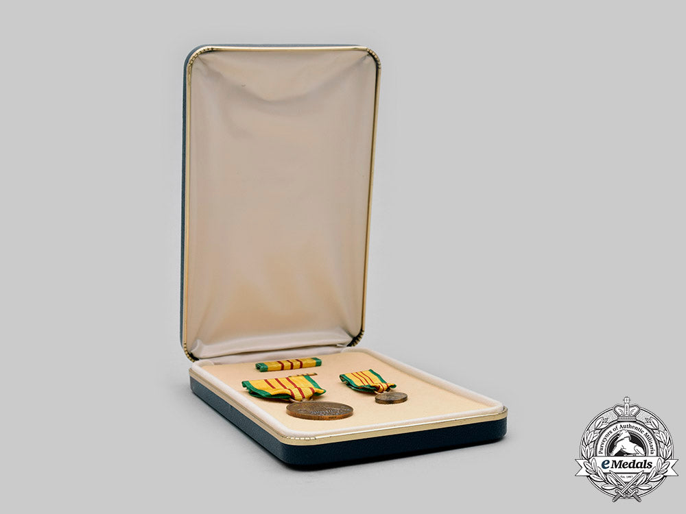 united_states._a_vietnam_service_medal,_cased_c2020_309_mnc2131
