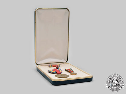 united_states._a_world_war_ii_victory_medal,_cased_c2020_312_mnc2120