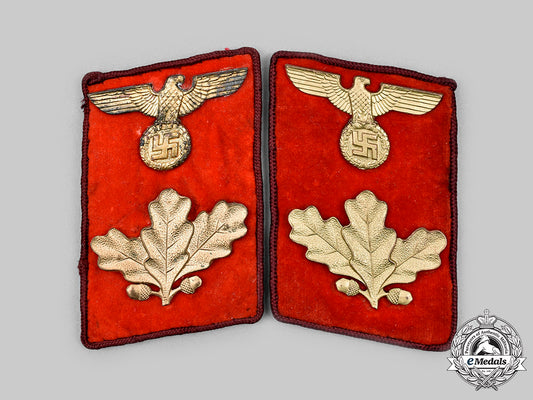 germany,_nsdap._a_set_of_gau-_level_dienstleiter_collar_tabs_c2020_342_mnc0373_1_1