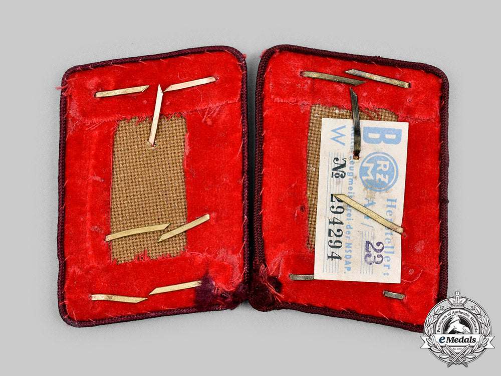 germany,_nsdap._a_set_of_gau-_level_oberdienstleiter_collar_tabs_c2020_345_mnc0380
