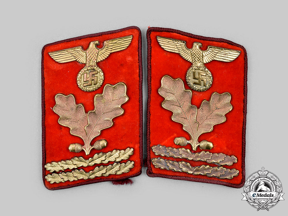 germany,_nsdap._a_set_of_gau-_level_hauptbereichsleiter_collar_tabs_c2020_347_mnc0387_1