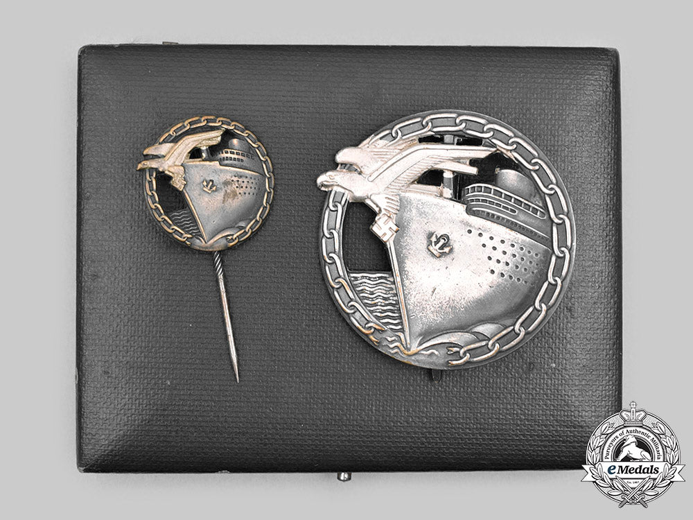 germany,_kriegsmarine._a_blockade_runner_badge,_with_stick_pin_miniature_and_case,_by_schwerin_c2020_351_mnc4965_1_1