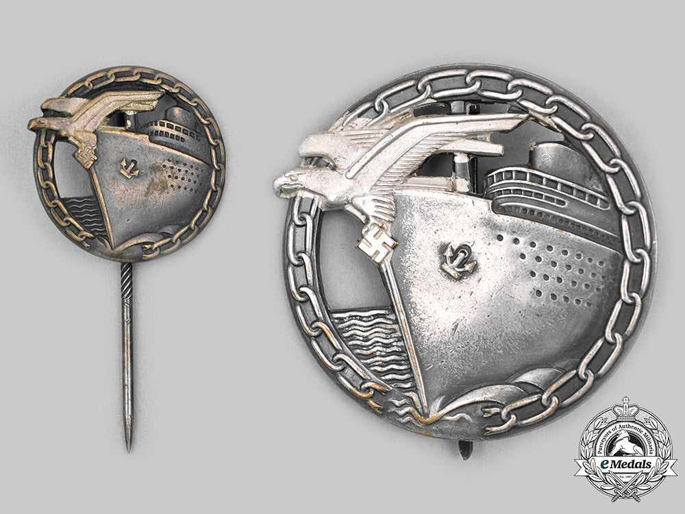 germany,_kriegsmarine._a_blockade_runner_badge,_with_stick_pin_miniature_and_case,_by_schwerin_c2020_352_mnc4967_1_1