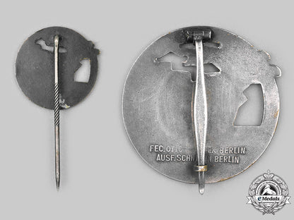germany,_kriegsmarine._a_blockade_runner_badge,_with_stick_pin_miniature_and_case,_by_schwerin_c2020_353_mnc4969_1_1