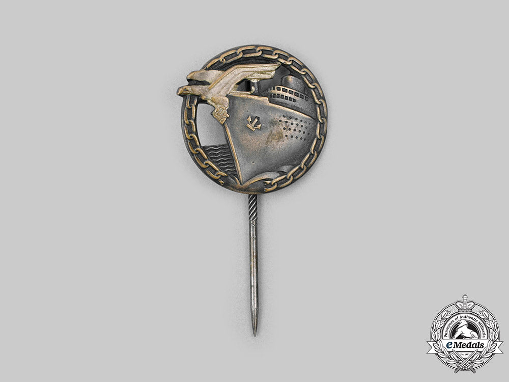 germany,_kriegsmarine._a_blockade_runner_badge,_with_stick_pin_miniature_and_case,_by_schwerin_c2020_354_mnc4971_1_1