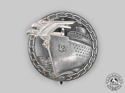 germany,_kriegsmarine._a_blockade_runner_badge,_with_stick_pin_miniature_and_case,_by_schwerin_c2020_356_mnc4975_1_1