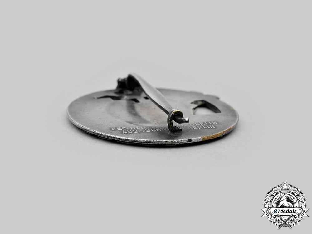 germany,_kriegsmarine._a_blockade_runner_badge,_with_stick_pin_miniature_and_case,_by_schwerin_c2020_358_mnc4979_1_1