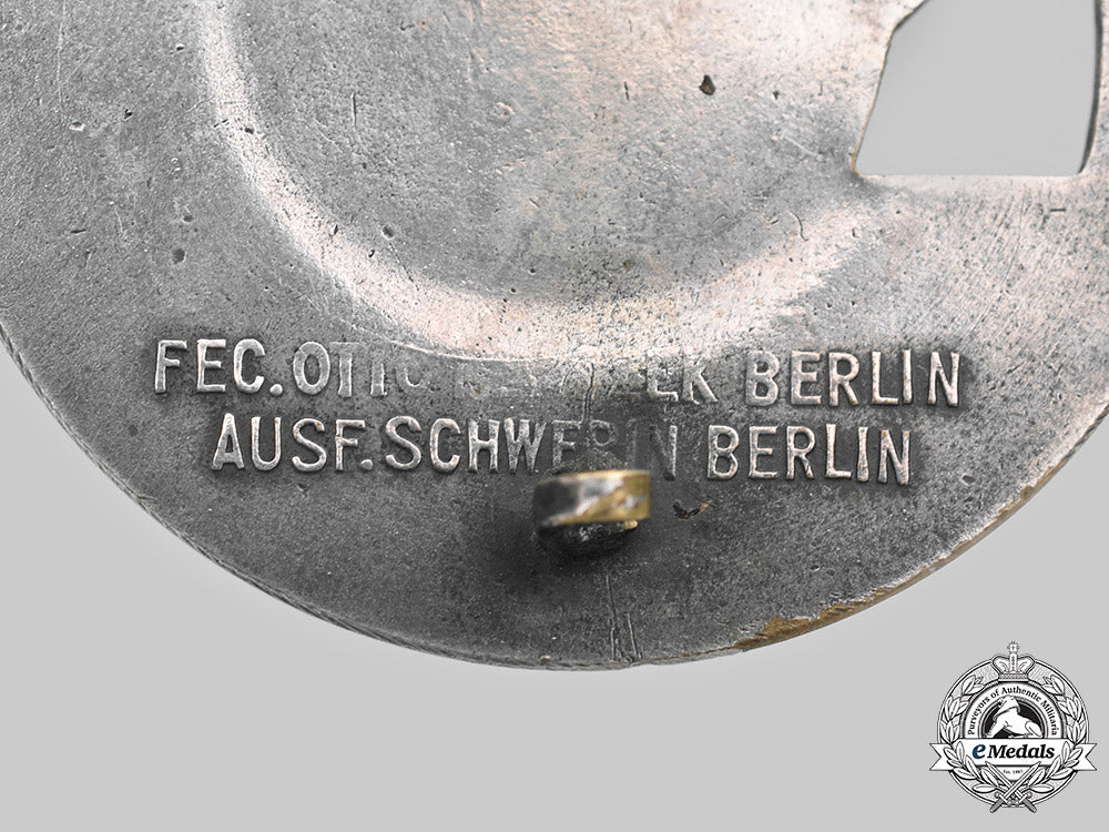 germany,_kriegsmarine._a_blockade_runner_badge,_with_stick_pin_miniature_and_case,_by_schwerin_c2020_359_mnc4982_1_1