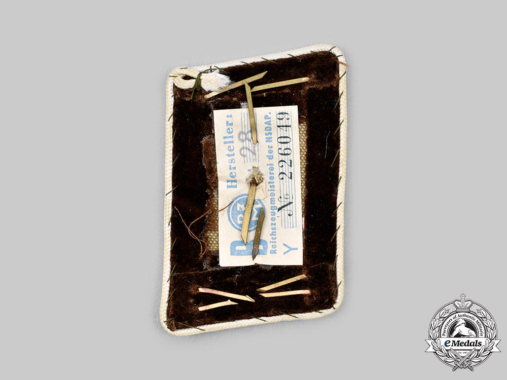 germany,_nsdap._a_kreis-_level_hauptabschnittsleiter_collar_tab_c2020_364_mnc0309_1