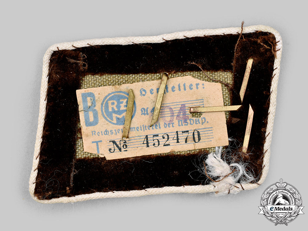 germany,_nsdap._a_set_of_kreis-_level_bereichsleiter_collar_tabs_c2020_379_mnc0346