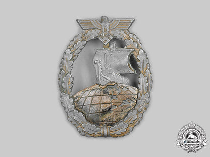 germany,_kriegsmarine._an_auxiliary_cruiser_war_badge,_by_steinhauer&_lück_c2020_393_mnc3572_1_1_1