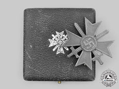 Germany, Wehrmacht. A War Merit Cross, I Class With Swords And Unusual Case, By Steinhauer & Lück