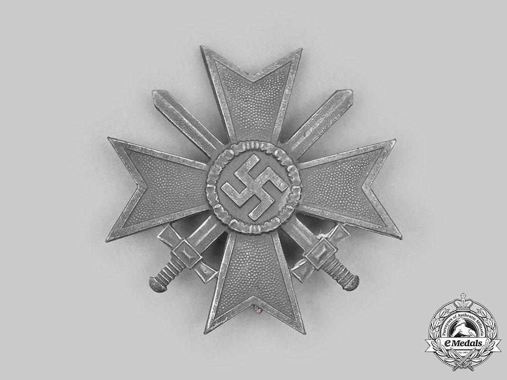 germany,_wehrmacht._a_war_merit_cross,_i_class_with_swords_and_unusual_case,_by_steinhauer&_lück_c2020_403_mnc4896