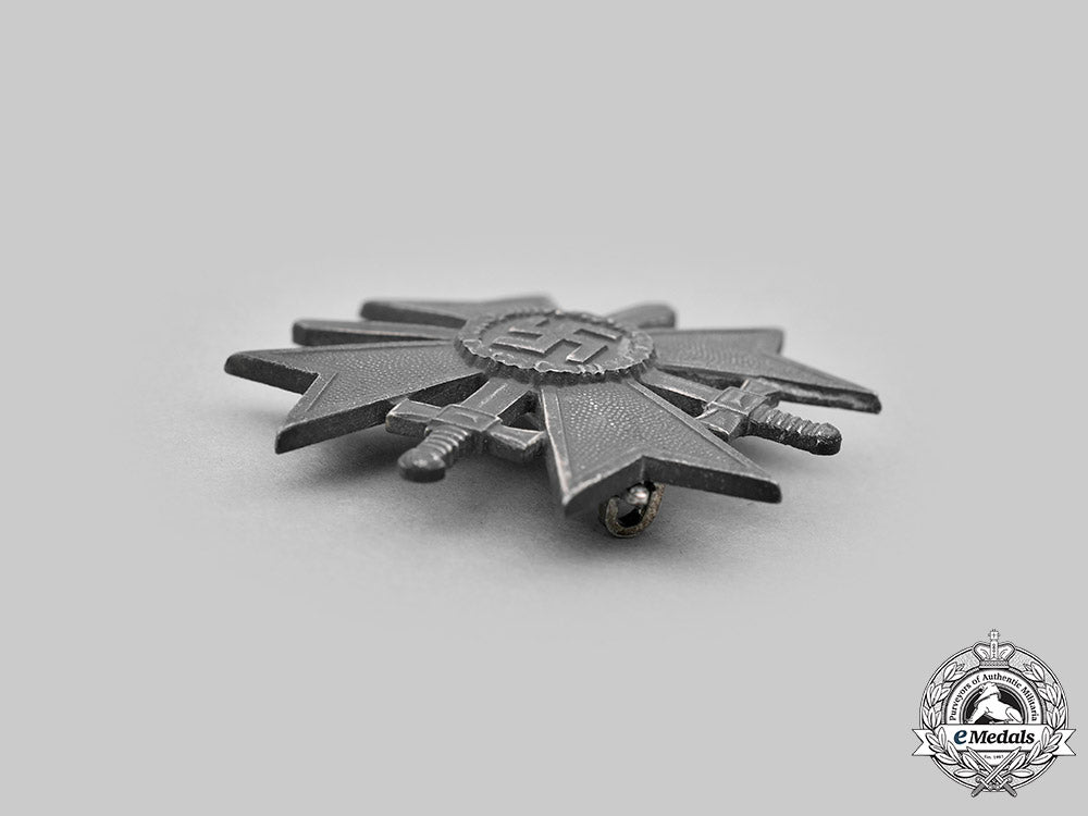 germany,_wehrmacht._a_war_merit_cross,_i_class_with_swords_and_unusual_case,_by_steinhauer&_lück_c2020_405_mnc4900