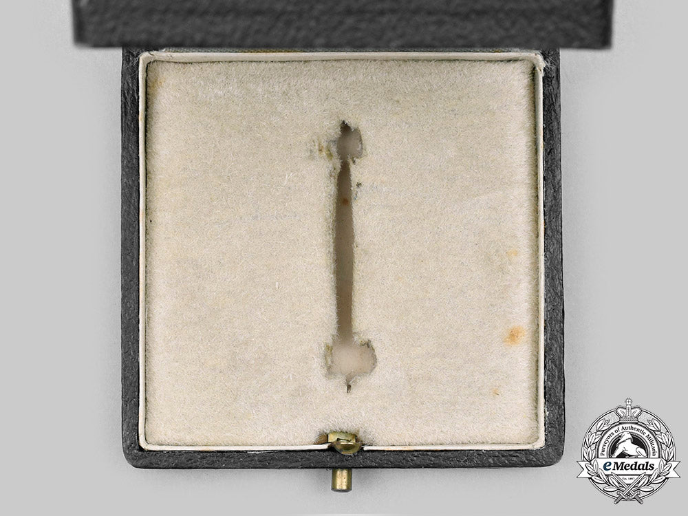 germany,_wehrmacht._a_war_merit_cross,_i_class_with_swords_and_unusual_case,_by_steinhauer&_lück_c2020_409_mnc4894