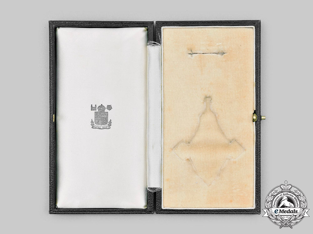 united_kingdom._an_air_force_cross_case,_by_the_royal_mint_c2020_411_mnc2697