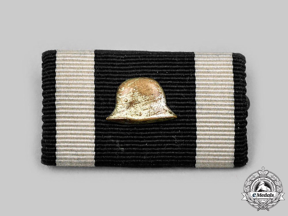 germany,_imperial._a1914_iron_cross_ii_class_ribbon_bar,_with_stahlhelm_pendant_c2020_431_mnc1170_1